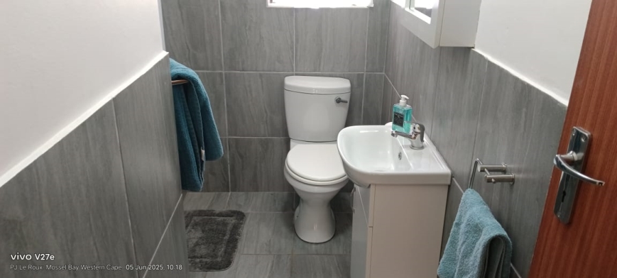 5 Bedroom Property for Sale in Bayview Western Cape